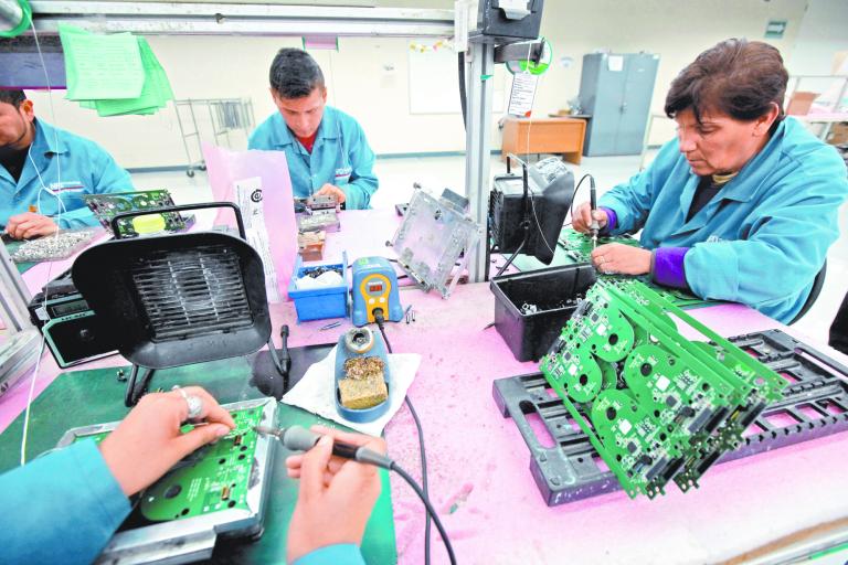 FILE PHOTO: Employees weld printed circuit boards at the assembly line of a factory that exports to the U.S. in Ciudad Juarez, Mexico, January 27, 2017. REUTERS/Jose Luis Gonzalez/File Photo  GLOBAL BUSINESS WEEK AHEAD-NARCH/NARCH30