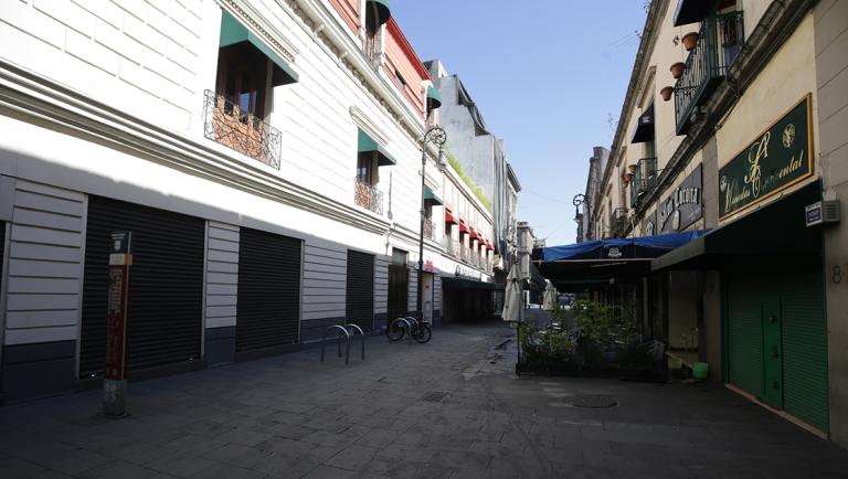 Comercios de la Ciudad de México permanecen cerrados, tras la declaratoria de emergencia por la pandemia del coronavirus. Foto EE: Eric Lugo