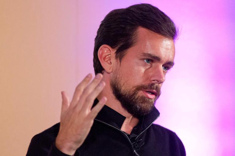 Jack Dorsey, fundador y presidente ejecutivo de Twitter, aseguró que la aportación para combatir el Covid-19 representa el 28% de su fortuna.  Foto: AFP