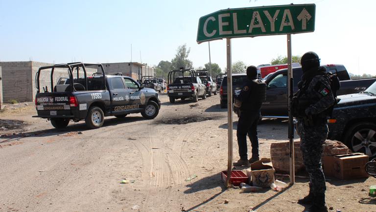 CELAYA, GUANAJUATO, 04MARZO2019.- Con bloqueos carreteros e incendio de carros, fue como grupos delictivos que operan en el llamdo triangulo rojo del huachicol reaccionaron ante los operativos realizados por la PolicÃa Federal, PolicÃa Militar, y Fuerzas de Seguridad PÃºblica del Estado.FOTO: ALEJANDRO ROJAS /CUARTOSCURO.COM