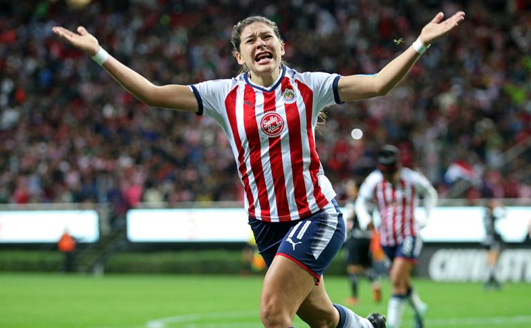 ZAPOPAN, JALISCO. 24NOVIEMBRE2017.- Norma Palafox jugadora de celebra su anotaci�n misma que da la ventaja a su equipo, en partido correspondiente a la Final del del Torneo Apertura 2017 de la Liga MX Femenil, en donde se enfrentan los equipos de las Chi