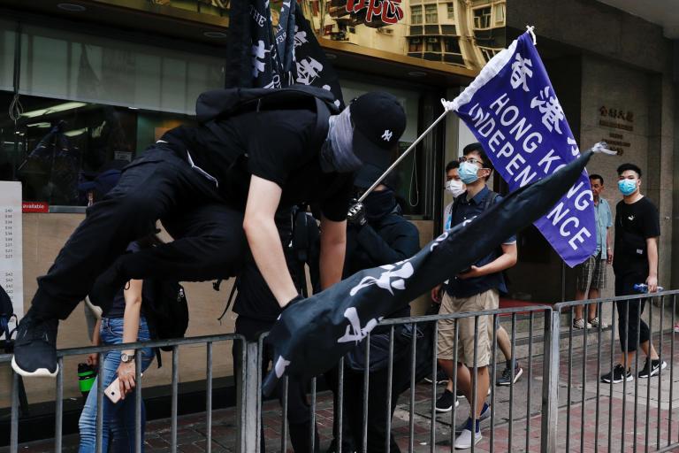 Unos 350,000 hongkoneses disponen de ese pasaporte, cifra que se duplicó desde el inicio de las protestas prodemocracia hace un año. Foto: Reuters