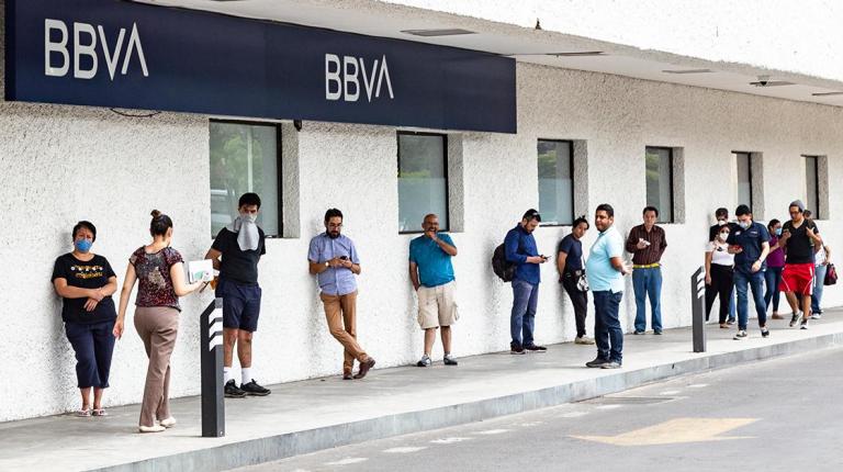 Apoyo a los usuarios afectados por la cuarentena por el Covid-19 para aplazar o posponer los pagos de créditos vigentes. Foto: EE Gilberto Marquina.