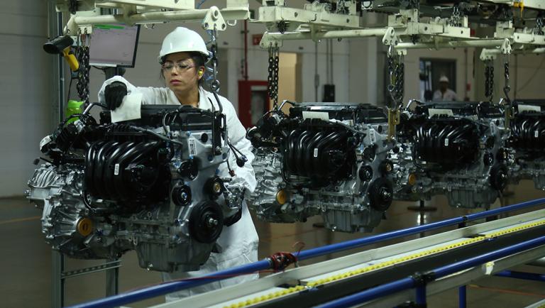 RECORRIDO POR LA PLANTA HONDA EN CELAYA, GUANAJUATO. LOS MOTORES DE LA MARCA PASAN POR LA ULTIMA REVISION UNA VEZ ARMADOS.