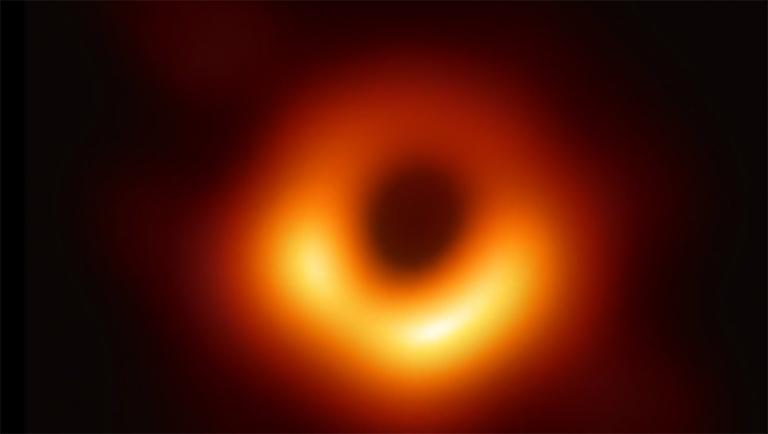 Primera imagen conocida de un agujero negro . Foto: Event Horizon Telescope