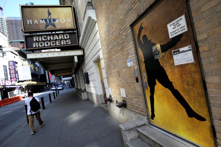 Los teatros de Broadway mantendrán el telón abajo hasta mayo del 2021. Foto: Reuters