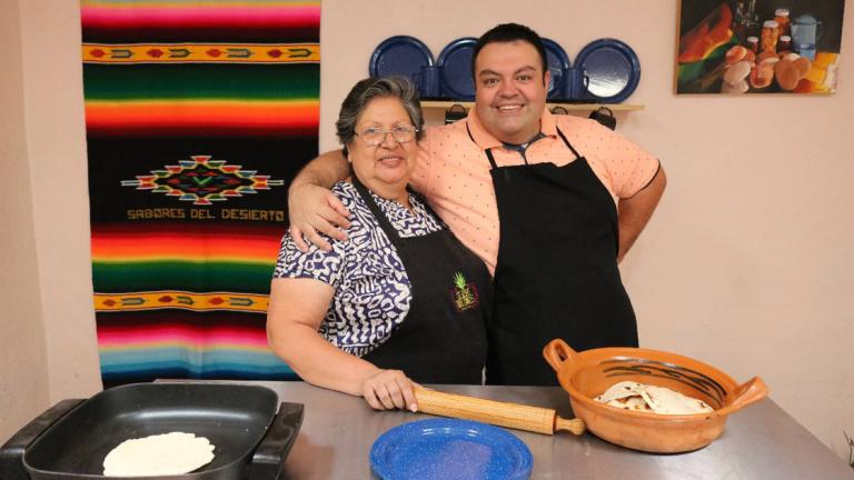 Paty Zacarías y Jesús Salas compartirán sus conocimientos sobre la cocina tradicional de Coahuila. Foto EE: Cortesía Airbnb