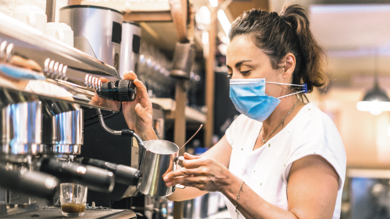 El semáforo epidemiológico determinará las medidas sanitarias que se aplicarán en cada Estado los comercios ante la llegada de consumidores presenciales, aunque se busca impulsar al comercio electrónico. Foto: Shutterstock.