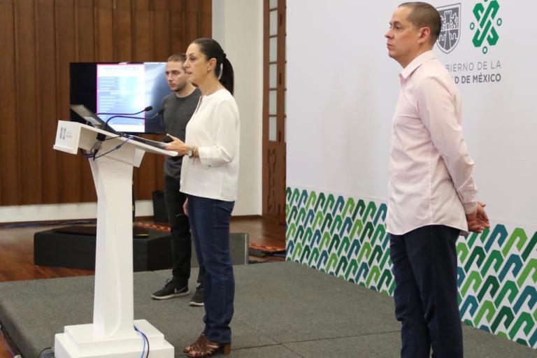 Eduardo Clark, Claudia Sheinbaum y Pepe Merino, durante una conferencia de prensa el 18 de abril de 2020, en la que se presentaron nuevas funciones de la aplicación digital AppCDMX. Foto: Cortesía Gobierno de la CDMX