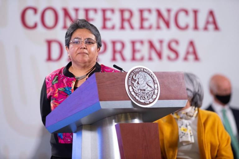 Raquel Buenrostro Sánchez, jefa del Servicio de Administración Tributaria (SAT), en conferencia de prensa el 4 de noviembre, un día antes de que el Congreso aprobara su propuesta de ofrecer servicios de verificación de identidad de ciudadanos con datos biométricos. Foto EE: Cortesía SAT