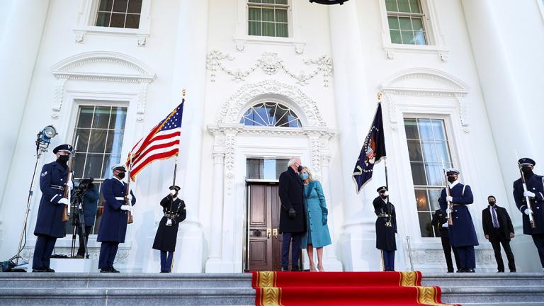 Joe Biden, llegó caminando a la Casa Blanca tras su investidura como el nuevo presidente de Estados Unidos. Foto: Reuters