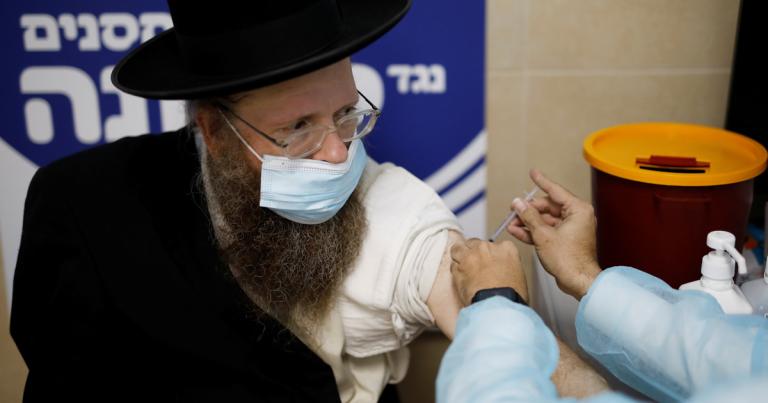 Según el ministerio de Salud, se han vacunado ya 2.5 millones de los nueve millones de habitantes en Israel. Foto: ReutersFoto: Reuters