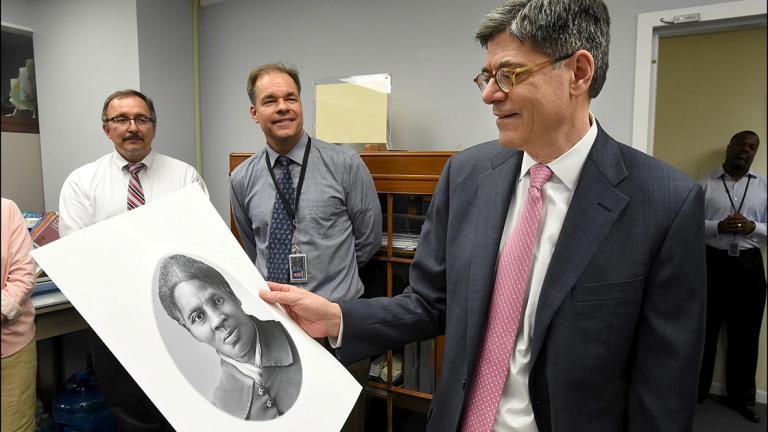 El proyecto para incluir el retrato de la activista negra Harriet Tubman en los billetes de 20 dólares nació en la presidencia de Barack Obama, bajo las instrucciones del entonces secretario del Tesoro de EU, Jack Lew. Foto: Archivo Reuters