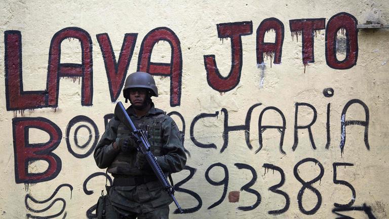 Lava Jato empezó en 2014 con una requisa por blanqueo de dinero en una estación de servicio de Brasilia. Foto: AFP