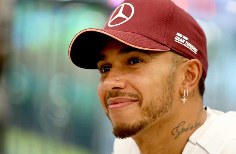 Lewis Hamilton renovó su contrato con la escudería Mercedes para correr por otro año más con el equipo alemán en la Fórmula 1. Foto: Reuters