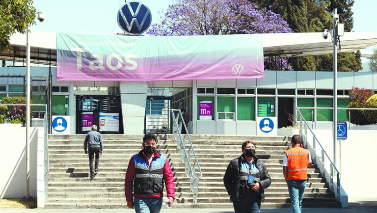 Nueve plantas ensambladoras de automóviles tendrán paros por falta de gas natural