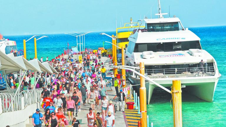 PLAYA DEL CARMEN, QUINTANA ROO, 03JUNIO2017.- La Naviera  Barcos Caribe  que opera una flota de ferris de pasajeros entre Playa del Carmen y Cozumel, es  otro aspecto  que se le imputa al ex gobernador Roberto Borge  y sus presuntos prestanombres .FOTO: ELIZABETH RUIZ /CUARTOSCURO.COM