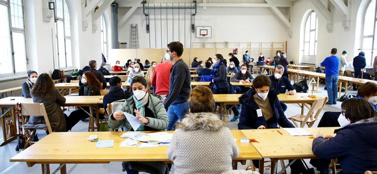 La población también se pronunció sobre otros dos temas, incluido un acuerdo comercial con Indonesi, que los suizos aprobaron a favor con 51.65% de votos. Foto: Reuters