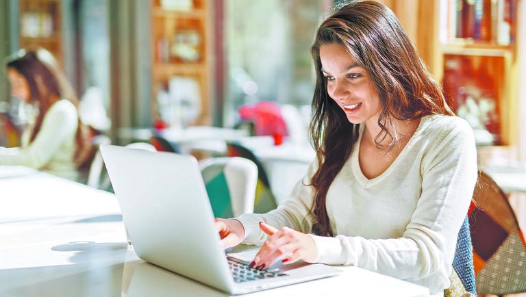 “Mujeres en la transformación digital” es un convenio para capacitar al género femenino