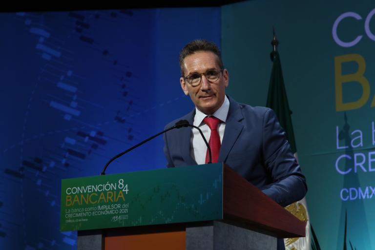  Daniel Becker Feldman, tras asumir como nuevo presidente de la Asociación de Bancos de México. Foto: Cortesía