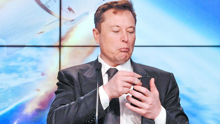 FILE PHOTO: SpaceX founder and chief engineer Elon Musk looks at his mobile phone during a post-launch news conference to discuss the  SpaceX Crew Dragon astronaut capsule in-flight abort test at the Kennedy Space Center in Cape Canaveral, Florida, U.S. January 19, 2020. REUTERS/Steve Nesius/File Photo-NARCH/NARCH30