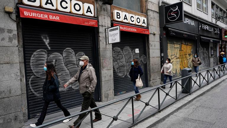 Las restricciones impuestas para frenar los contagios de coronavirus han hecho estragos en el sector turístico español, con el número de visitantes extranjeros cayendo a mínimos de cinco décadas el año pasado. Foto: Reuters