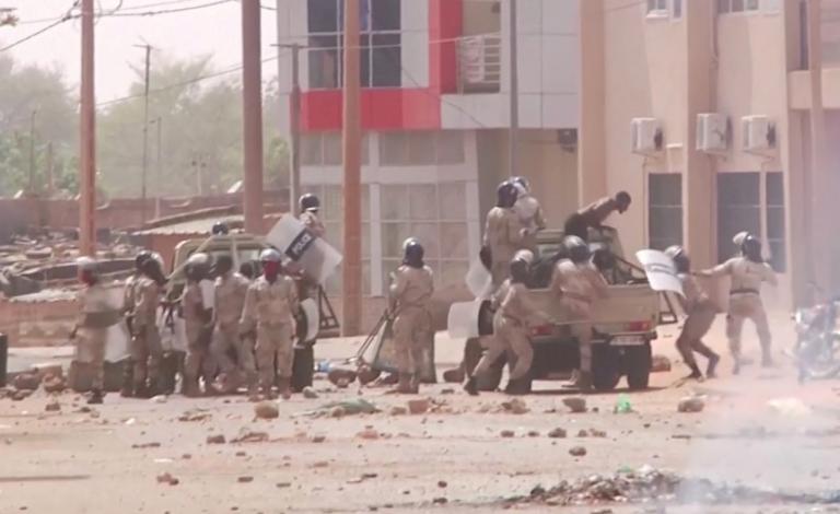 En la ciudad de Niamey, en la imagen, se han registrado manifestaciones en las últimas semanas contra la violencia que golpea a Níger. Foto: Reuters.