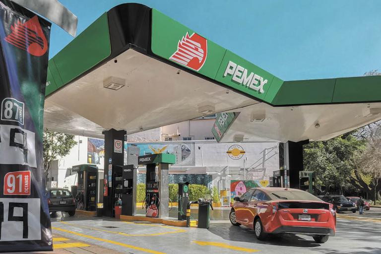 En una gasolinera de la franquicia Pemex oferta la gasolina Magna en $19.19 pesos, mientras que la Premium vale $19.99.