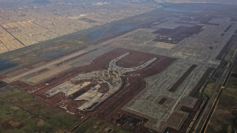 TEXCOCO, ESTADO DE M…XICO, 06NOVIEMBRE2018.- Vista aÈrea de la construcciÛn del Nuevo Aeropuerto Internacional de MÈxico, en el cual contin˙an los trabajos hasta la entrada del prÛximo gobierno federal que planea cancelar la obra.FOTO: ISAAC ESQU