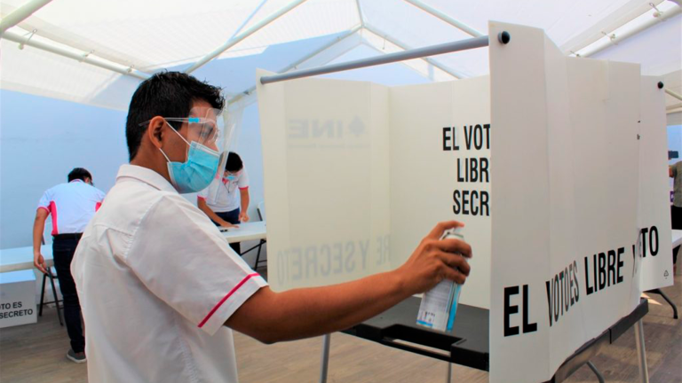 Demostración de las medidas sanitarias en casillas de Guerrero, realizada el 29 de abril. Foto EE: Cortesía IEPC Guerrero