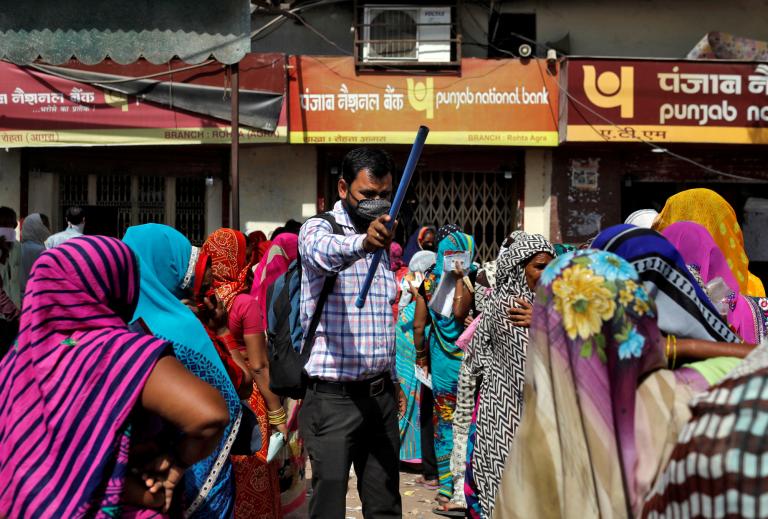 India reportó 267,334 nuevas infecciones diarias el miércoles y alcanzó un nuevo récord en su cifra de fallecimientos. Foto: Reuters 