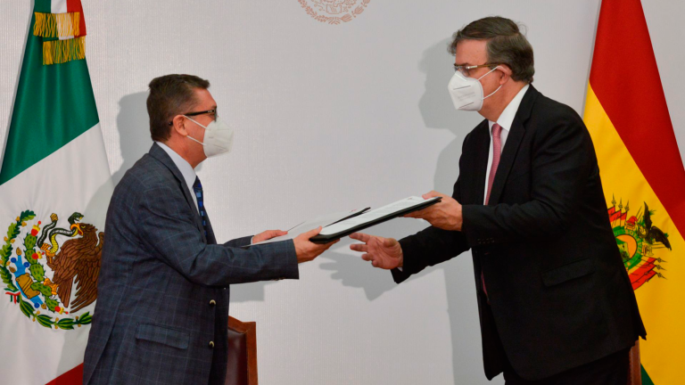 José Crespo, embajador de Bolivia en México y Marcelo Ebrard Casaubón, secretario de Relaciones Exteriores. Foto: Cuartoscuro