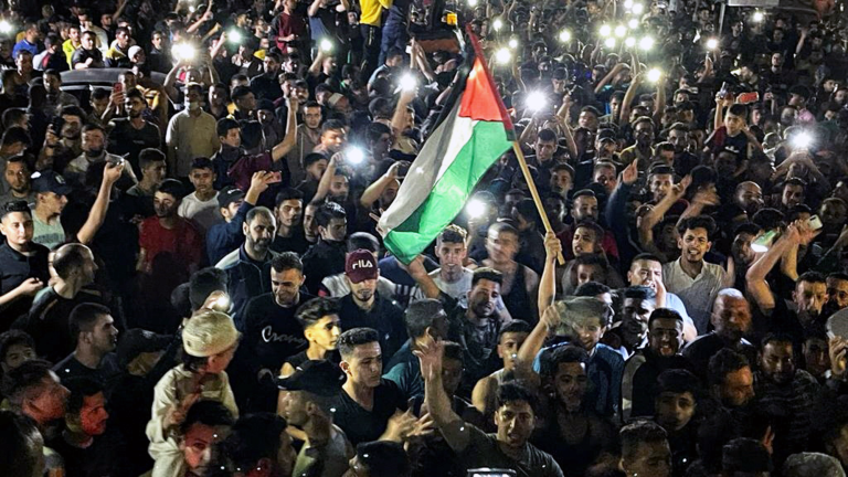 Los palestinos lo celebraron el alto al fuego en las calles del centro de Gaza y en las ciudades de la Cisjordania ocupada. Por su parte, el ejército israelí no dio cuenta de alertas por cohetes. Foto: Reuters