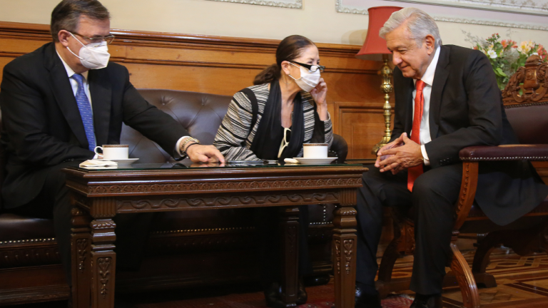 Llamada entre el presidente López Obrador y la vicepresidenta de Estados Unidos, Kamala Harris. Foto: Twitter Andrés Manuel López Obrador