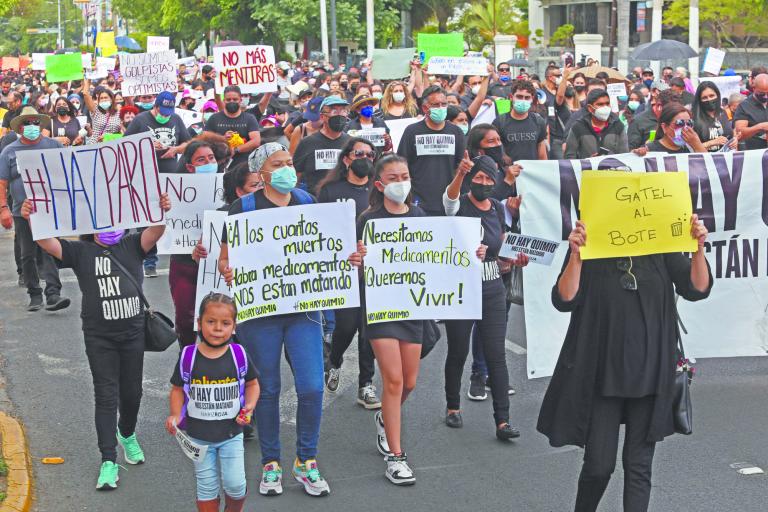 Los medicamentos oncológicos han escaseado en el sistema de salud público, ante lo cual padres de niños que padecen cáncer se han manifestado en diferentes ciudades. Foto: Cuartoscuro