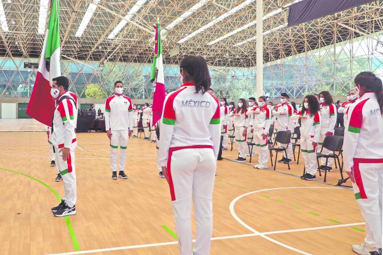 Abanderamiento. La promoción de la equidad de género por parte del COI pide por primera vez dos abanderados. Por México serán la golfista Gaby López y el clavadista Rommel Pacheco. Foto: Especial