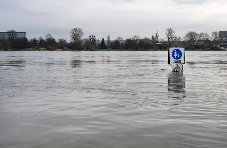 Área peatonal inundada en Colonia, Alemania. Foto: Lensw0rId / Shutterstock