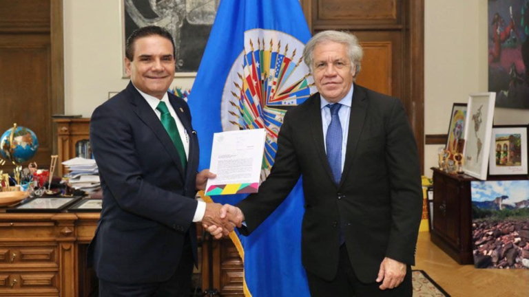 Silvano Aureoles, gobernador de Michoacán y el secretario general de la OEA, Luis Almagro Lemes. Foto: Twitter Silvano Aureoles