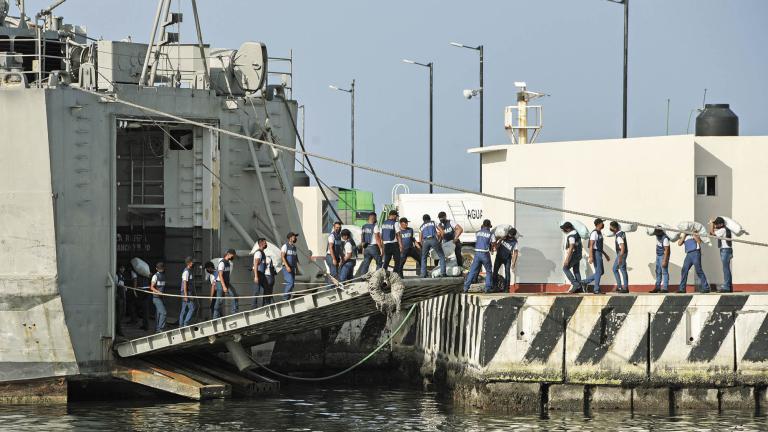 Mexican Navy personnel load sacks of food and medicines onto the ARM Papaloapan (A-411) ship as part of the Mexican government's aid for Cuba, at a dock in Veracruz, Mexico July 22, 2021. REUTERS/Yahir Ceballos