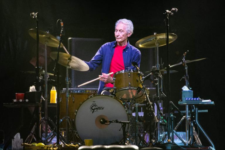 Charlie Watts cederá temporalmente el asiento detrás de la batería en la próxima gira de The Rolling Stones. Foto: AFP 