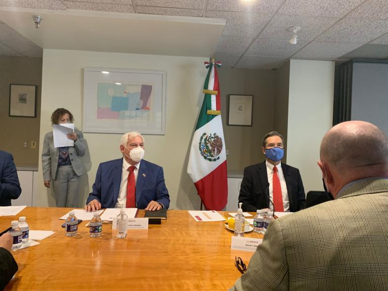 Embajada de México en Estados Unido, el embajador de México en Estados Unidos, Esteban Moctezuma Barragán, en compañía del secretario de Agricultura, Víctor Manuel Villalobos Arámbula.