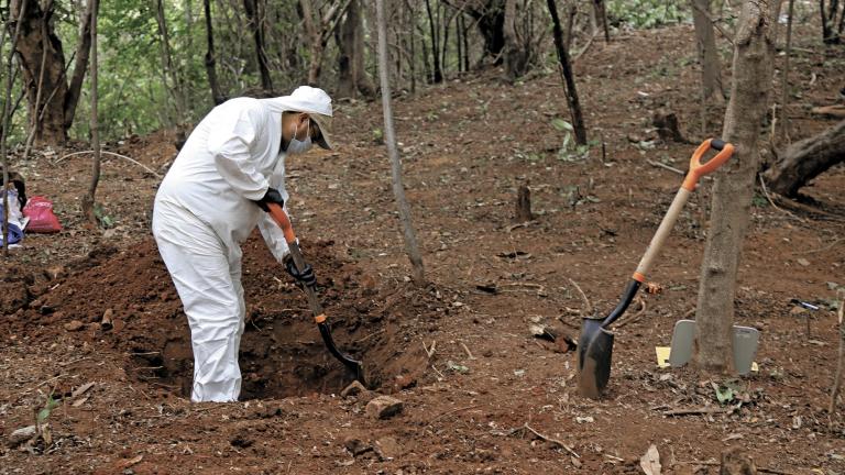 Los integrantes del Colectivo de Padres y Familiares de Desaparecidos, Secuestrados y Asesinados en GUerrero y el PaÌs contin˙an con la b˙squeda de desaparecidos en las fosas clandestinas, ubicadas en el parque nacional El Veladero.