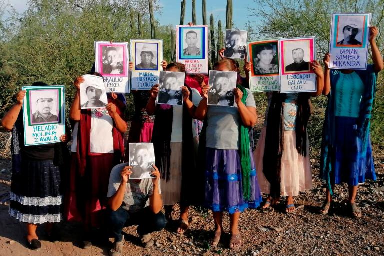 Las mujeres yaquis circularon este cartel en redes sociales para visibilizar la desaparición de sus familiares. Cortesía: Tribu Yaqui.