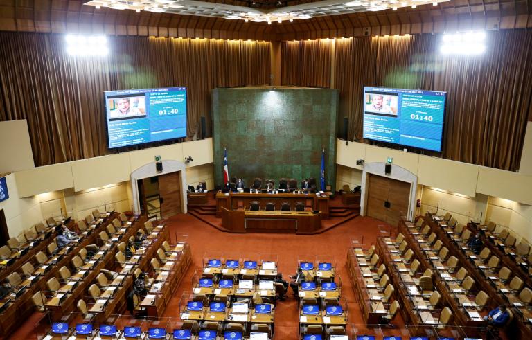 La indignación por las bajas jubilaciones fue una de las causas del violento estallido social de 2019, movilización que ha sido canalizada en un proceso constituyente. Foto: Reuters