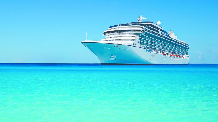 Luxury,Cruise,Ship,In,The,Caribbean.