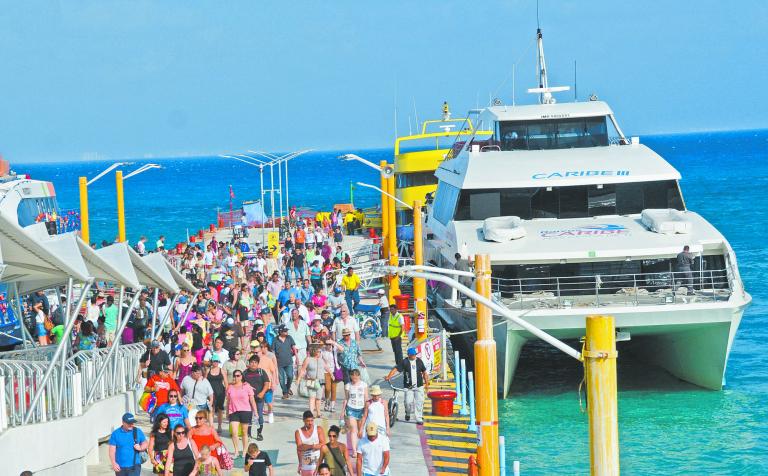 PLAYA DEL CARMEN, QUINTANA ROO, 03JUNIO2017.- La Naviera  Barcos Caribe  que opera una flota de ferris de pasajeros entre Playa del Carmen y Cozumel, es  otro aspecto  que se le imputa al ex gobernador Roberto Borge  y sus presuntos prestanombres .FOTO: ELIZABETH RUIZ /CUARTOSCURO.COM