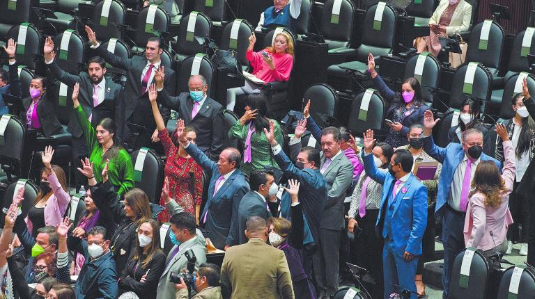 Se avaló la obligatoriedad del RFC a los 18 años y, con ello, se turnó al Senado para su análisis y discusión.