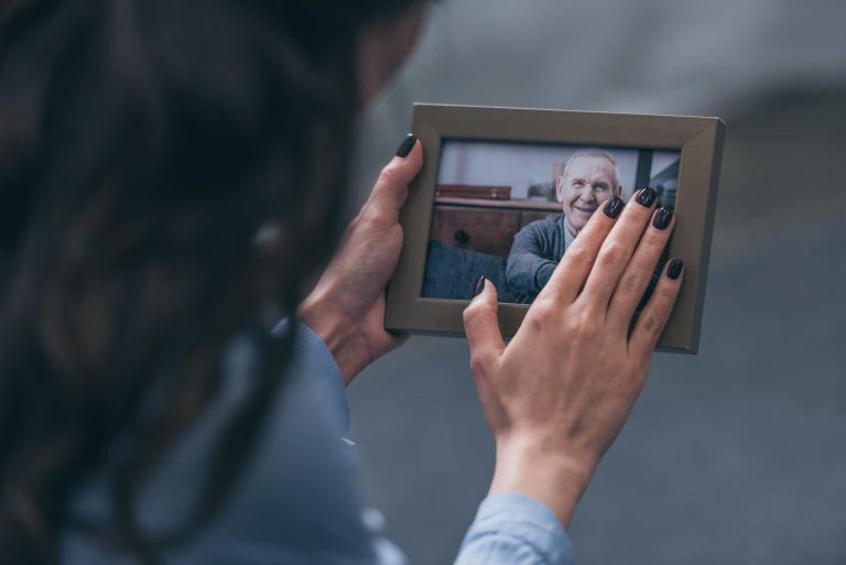 El 42% de las empresas en AL implementó medidas para gestión del duelo en 2020. Foto: Shutterstock