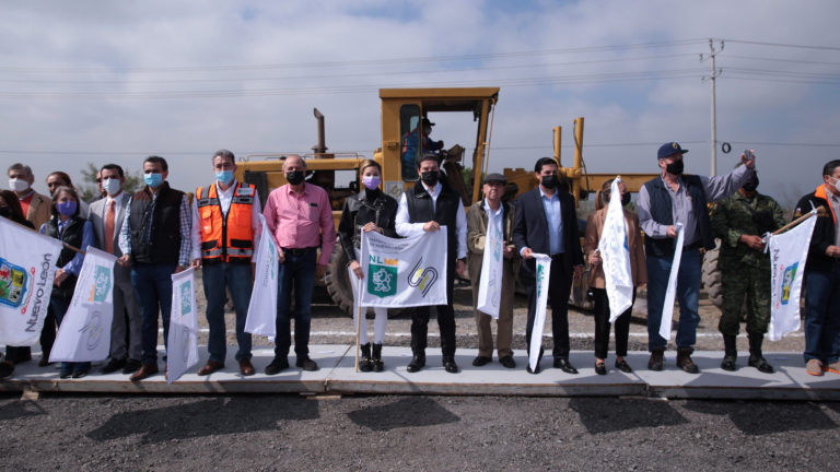 El gobernador de Nuevo León, Samuel García Sepúlveda dio inicio al tramo de ampliación de la carretera Salinas Victoria-Zona Industrial. Foto EE: Cortesía / Twitter @nuevoleon