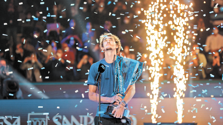 El tenista alemán, Alexander Zverev, eliminó al número 1 el mundo Novak Djokovic en tres sets y luego superó a Medvedev, segundo en el ranking. Foto: Reuters